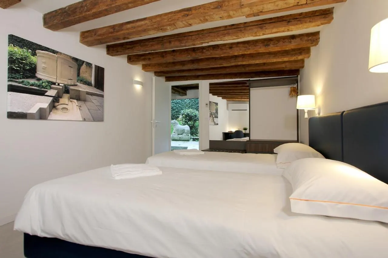 Residence Modern Art Venezia 0*,  Italia