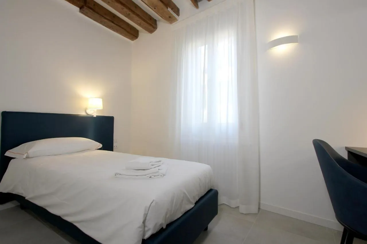 Residence Modern Art Venezia 0*,  Italia